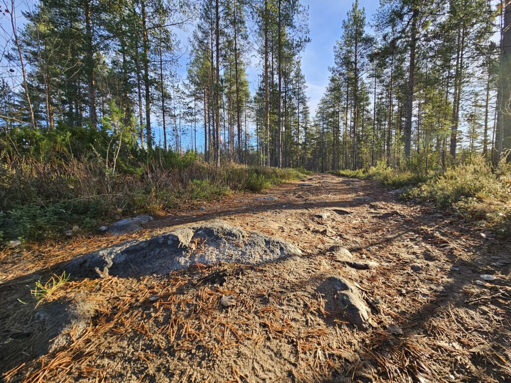 Akuston suojapanssari turvaa sähköautosi akun ei halutuilta vaurioilta